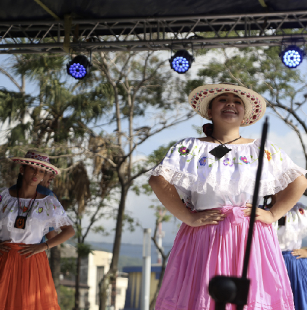 Capitalinos se unieron a la celebración municipal del Día Internacional de la Danza en el Centro Histórico de San Salvador