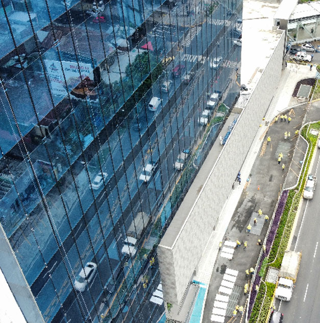 Alcaldía de San Salvador y OPAMSS dan plazo a constructora de Millennium Plaza para rediseñar paso peatonal